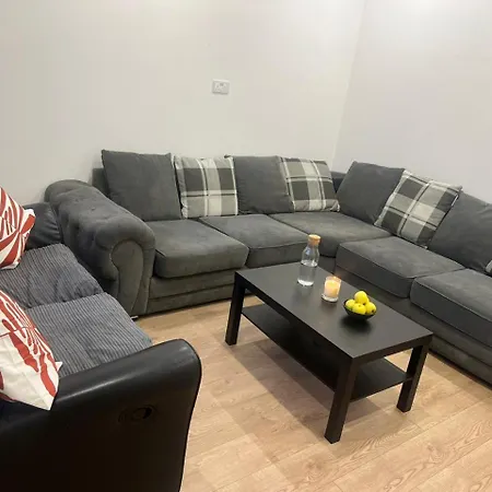 Room 1 En-Suit Double Bedroom With Bathroom In Manchester-2